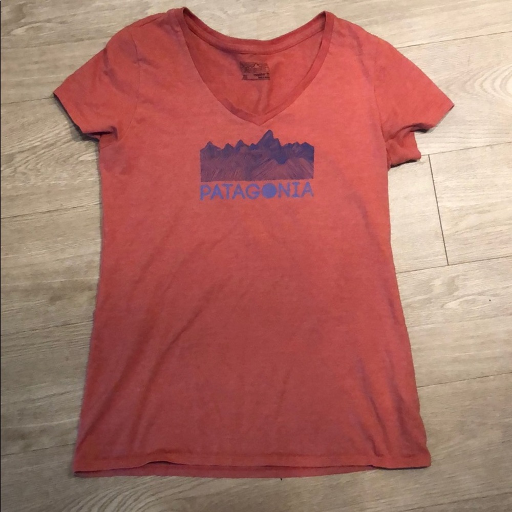 Orange Patagonia V-neck - Size XS